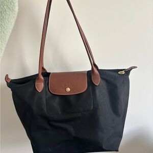 Black Longchamp tote bag